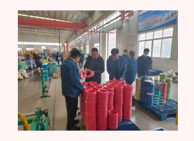 红旗区委常委、政法委书记范玉东一行到新宝GG-科技注册场景,让平台更有趣
进行走访调研