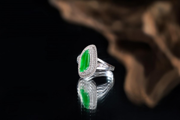 翡翠釵 翡翠(宝石名ジェダイト(翡翠))ビルマ産 1.248ct ソ付(彩珠